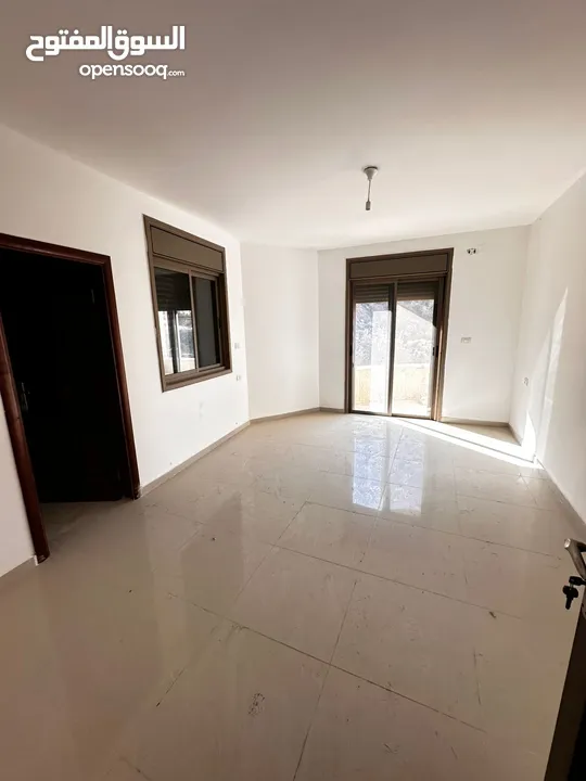 شقه للبيع في الطيره بالقرب من مدرسه زياد ابو عين بسعر مغري