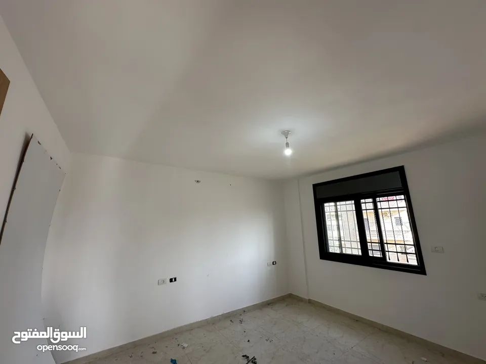 شقة جديده غير مفروشه للايجار في بيتونيا طابق ثاني يوجد مصعد ويوجد باركنج اطلاله مرتبه  يوجدعموله850