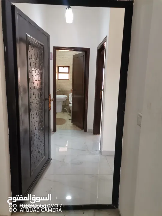 شقة للإيجار تشطيب جديد مقابل بوابة القريه الحضريه الخلفي بتجاه طلوع السيفوي مطلوب موظف دخل ثابت