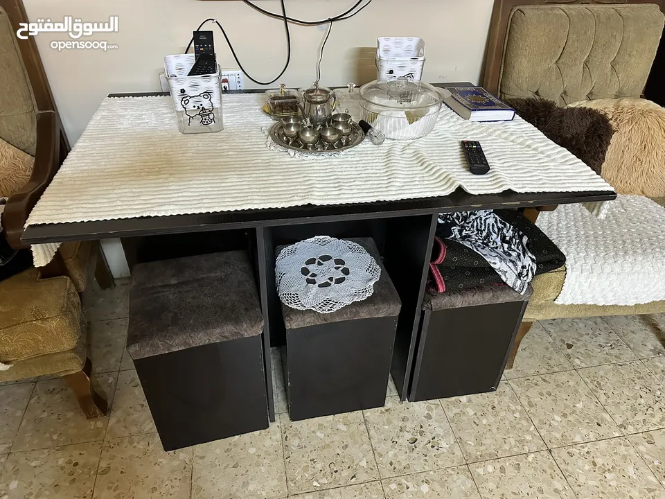 طاولة سفره معها 6كراسي جديده للبيع سعر 35