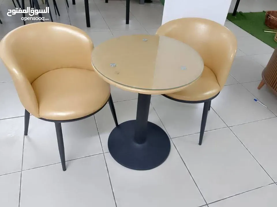 طاولة وسط مع كرسيين بسعر مغرري
