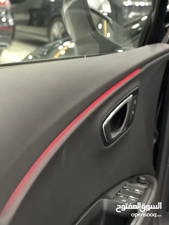 Seat leon fr // فتحة سقف بانوراما كاملة الاضافات طلاء الشركة يد صفر