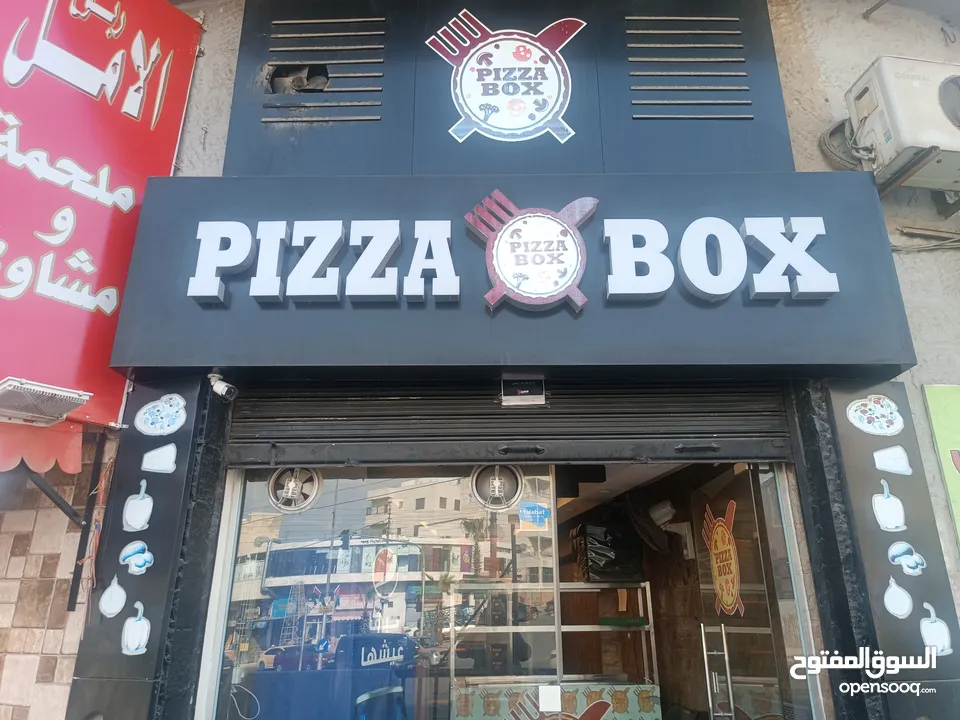 مطعم بيتزا للبيع