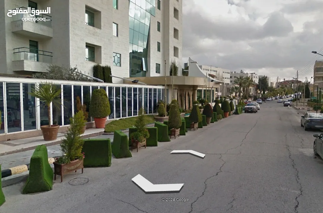 شقة مميزة تصلح للسكن او لعيادة او مكتب مقابل فندق بريستول- عمان
