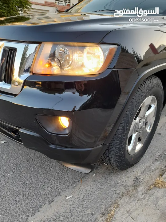 Jeep Grand Cherokee 2011                                                          Laredo 4x4