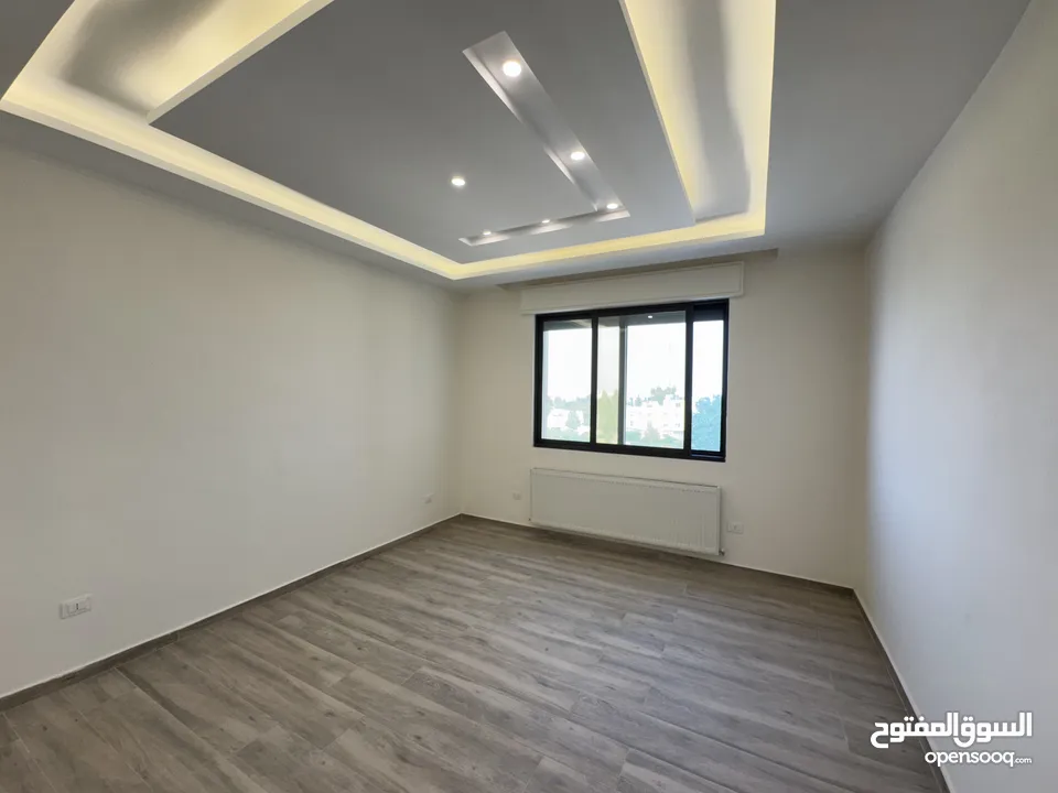 شقة دوبلكس مع روف باطلالة مميزة مساحة 280 + 90 باجمل مناطق رجم عميش - حي الصحابة -شركة رمضان للاسكان
