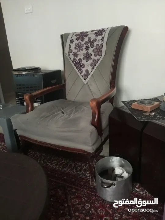 طقم كنب خشب سويد وزان اسفنج دانلوب بحاجة صيانة بسيطة للجادين