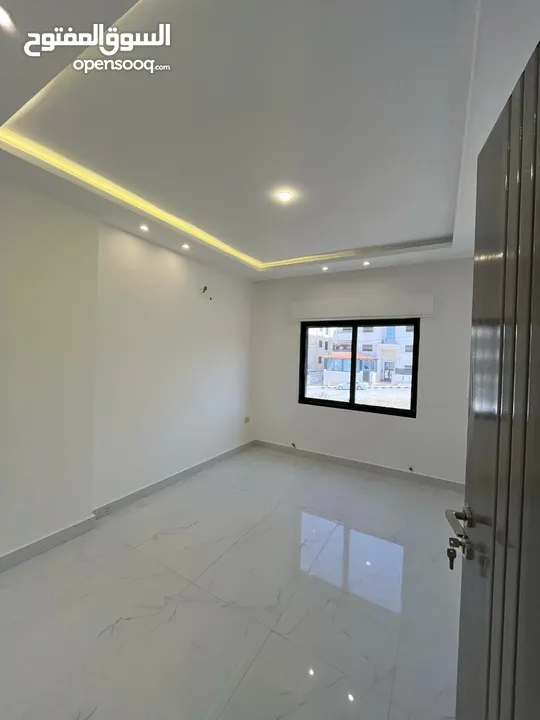 ارضية مع ترس خلف جامعة البتراء البنيات طريق المطار تشطيب فخم