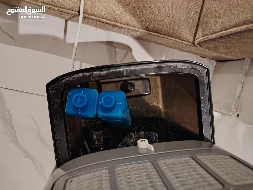 مبرد هواء من نوع جيباس - اير كولر - يعمل بحالة ممتازة حجرة ثلج وماء 7لتر  مع قطعتين Ice box