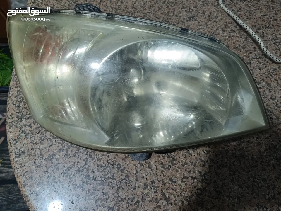 اضويه اثنين واحد تويوتا وواحد هونداي ومسجلات اثنين واحد منهم مع فريم للبيع بسعر مغري جداً