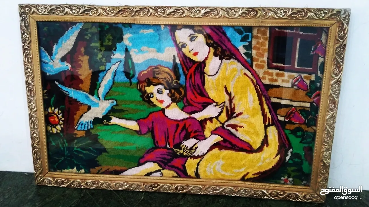 لوحات  رسم زيتي.. وتطريز