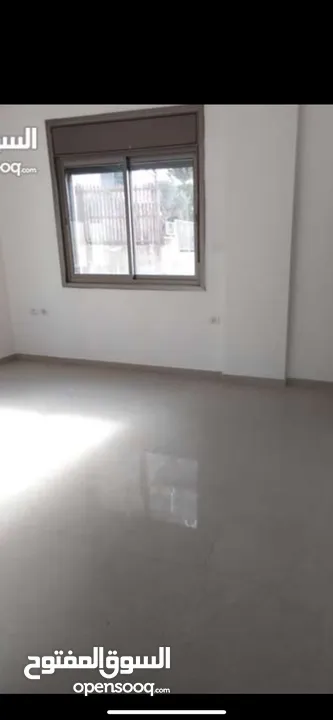 ثلاث غرف نوم غير مفروشة