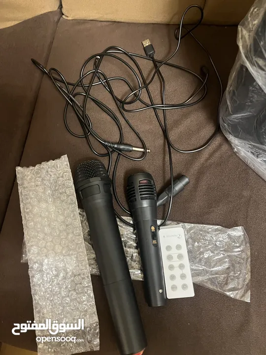 سماعة حفلات BT Speaker .. 15 inch  لا سلكية .. جديدة جدا استعمال مرة واحدة فقط . التواصل عبر الواتس