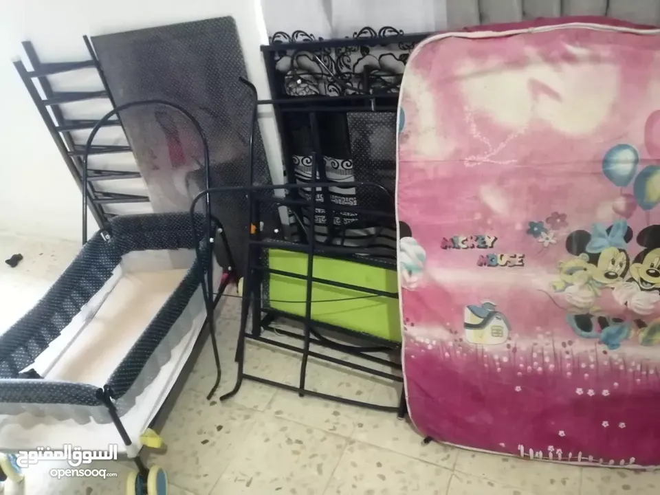 تخت بيبي حجم صغير حجم كبير  كامل الأغراض