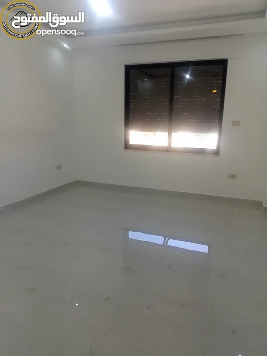 شقة فاخرة للبيع في أم أذينة طابق ثاني 170م تشطيب سوبر ديلوكس لم تسكن