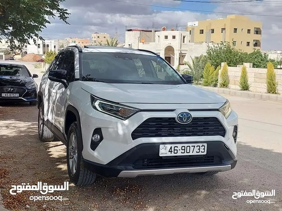 تويوتا راف فور 2020 فحص 2 جيد و2 مظروب فل بفتحه بسعر مغري قابل للبدل