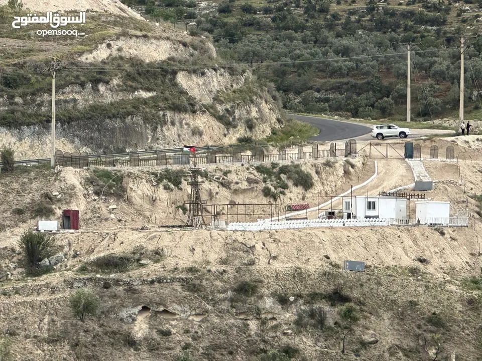استراحة استثماريه للبيع مطله على وادي الريان قوشان مستقل 3،5 دونم مشجرة بالكامل مع مواقف سيارات