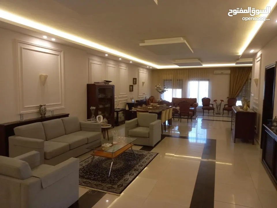 شقة ارضيه بسعر مغري داخلي 332 متر خارجي 180 متر