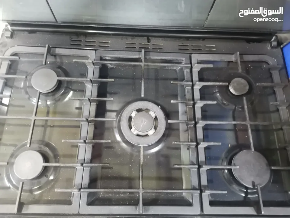 غاز منزلي استعمال بيت 5عيون مع فرن بحاله جيده جدا وماكنة حمص كبيره وثلاجة عاموديه للبيع