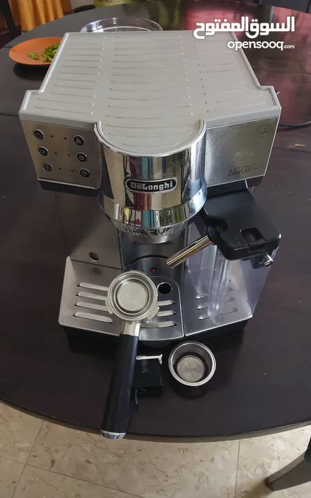 DE LONGHI COFFEE MASCHINE AND CAPPUCCINO MAKER