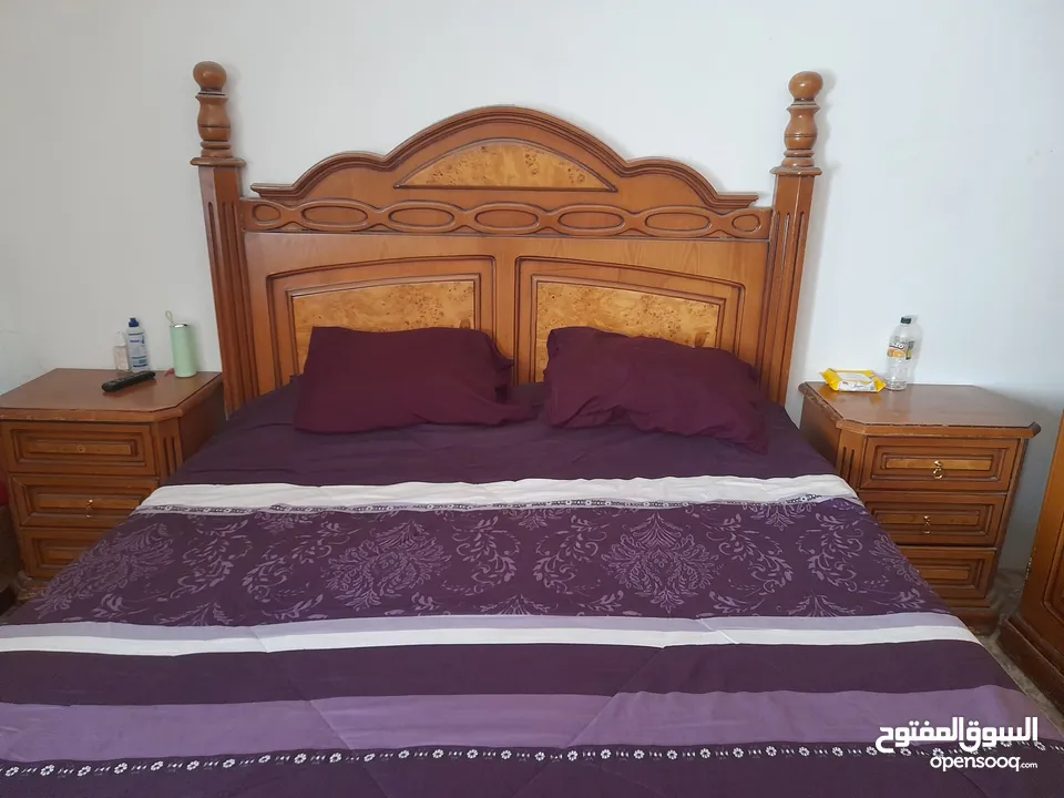 غرفة نوم كاملة + خزانة بسعر350 دينار