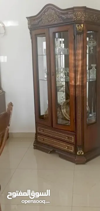 غرفة سفرة موديل كلاسيكي راقي مكونة من 3 قطع للبيع