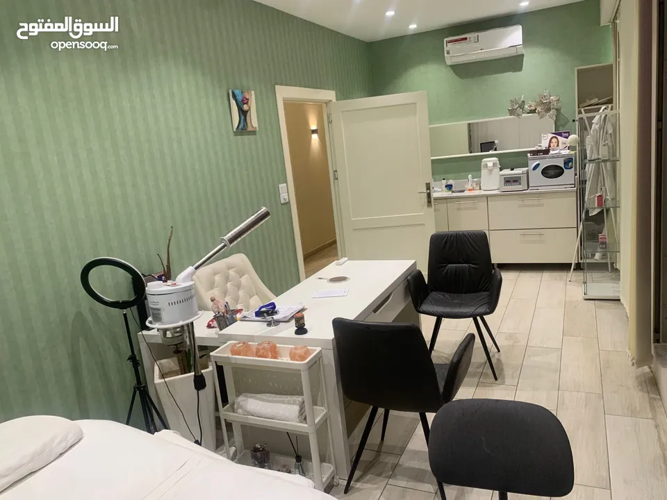 مركز طبي تجميلي في اجمل مناطق بعبدون للبيع بسبب عدم التفرغ