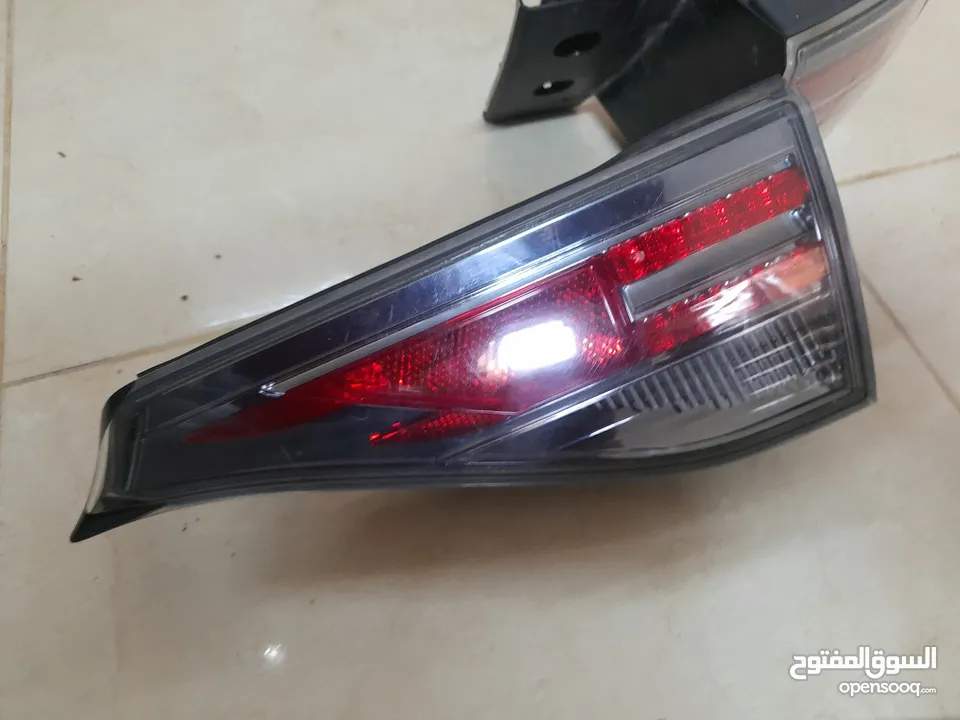 اضوية لكزس ct200 h  بحال الجديد وشانجان وتوسان