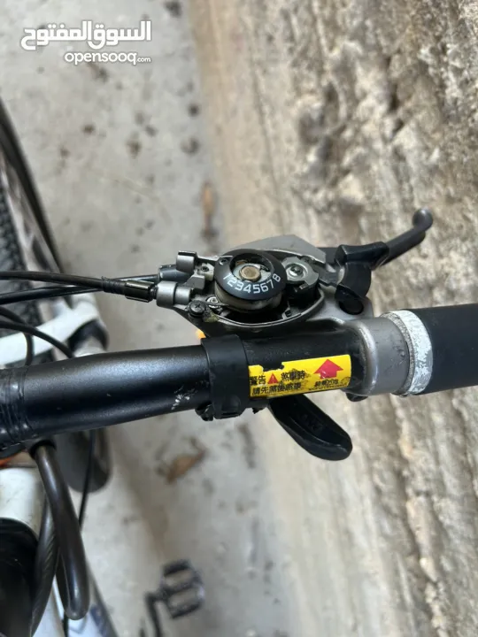 بسكليت غيارات للبيع بسعر خيالي الله يوفق صاحب النصيب عجلين خلفي واحد 9 سرعات واحد 8 بركات خلفي