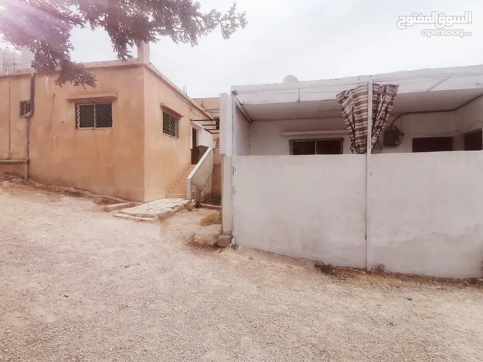 بيتين منفصلين للبيع