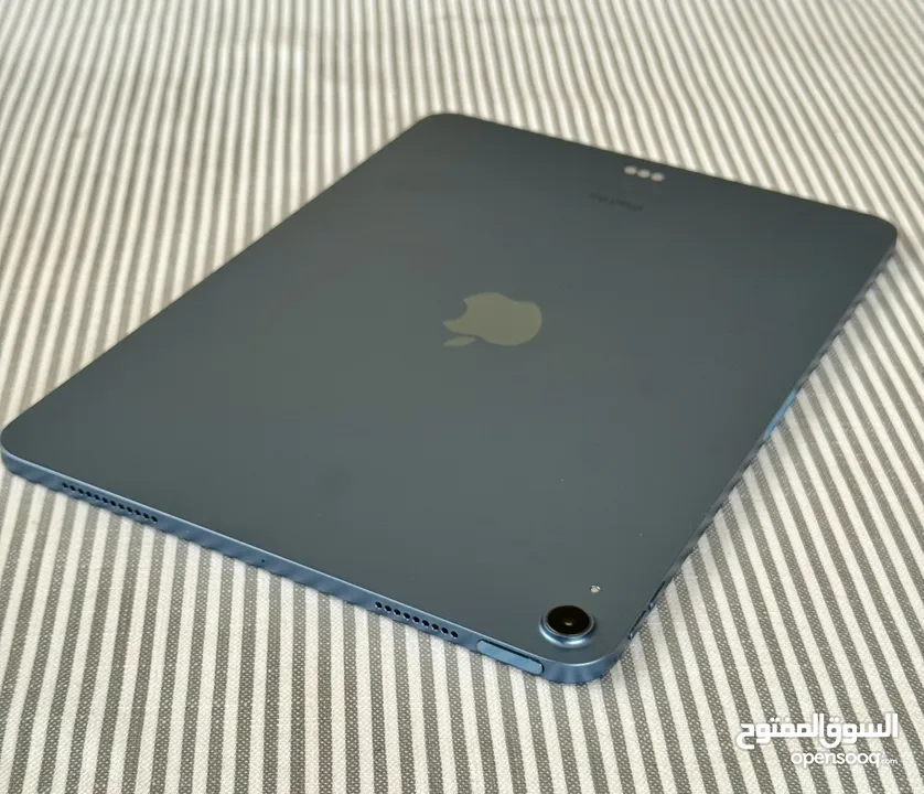 IPad Air 5 blue 256GB used like new