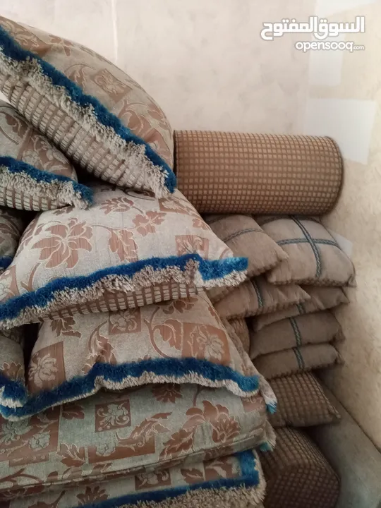 اثاث فخم للبيع اكثر من طقم موجود بل صور
