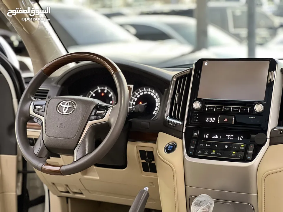 Toyota Land Cruiser GXR V8 2016