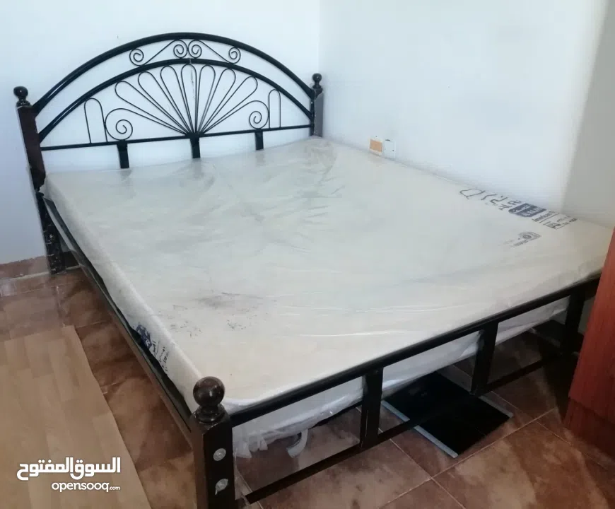 Queen size medicated mattress and cot (237924134) السوق المفتوح