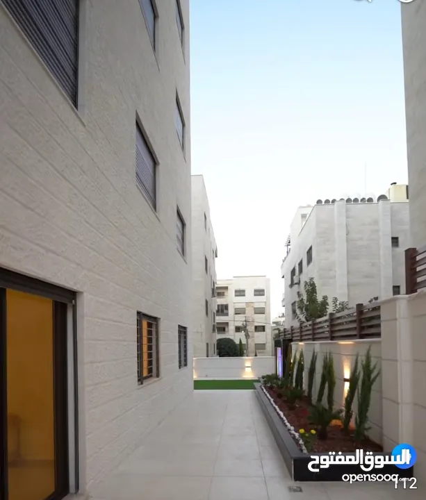 شقة شبه أرضي مع حديقة وكراج مستقل بأجمل مواقع ضاحية الرشيد