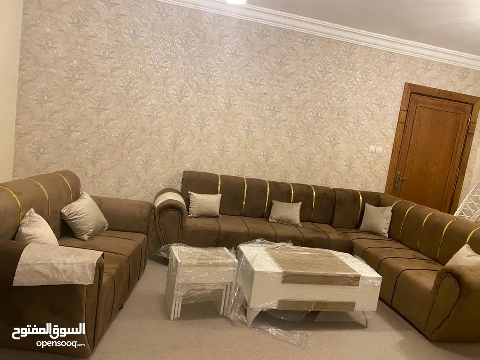 طقم كورنر خشب قراط ولاتيه مكفول سنتين اسفنج ضغط قماش وتر بروف. 6مخدات هدية  بفة لكل طقم كن
