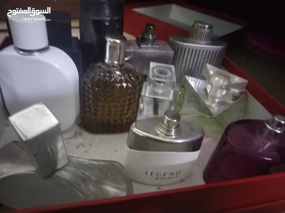 علب عطور فاضيه رجاليه او نسائيه