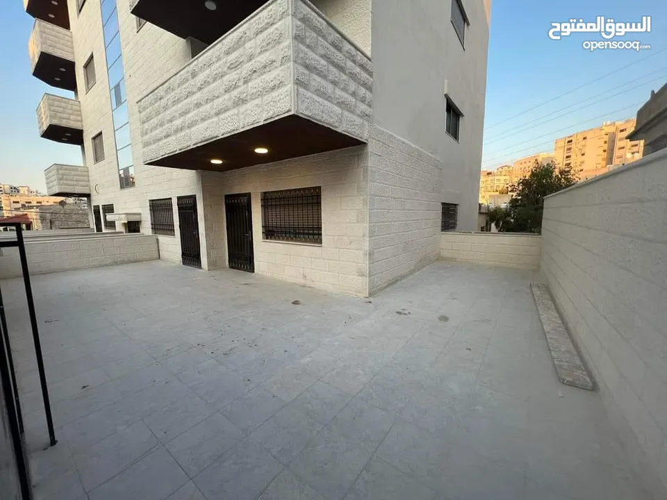 شقة دبلكس طابقين باجمل مواقع شارع الكرامه ( البتراوي ) مع تراس 20 متر