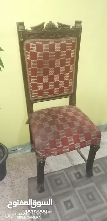 كرسي احمر  خشب 250ج