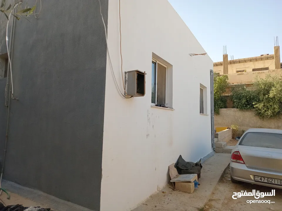 بيت للبيع مكون ثلاث غرف وحمام ومطبخ وبرنده وحوش كراج سياره