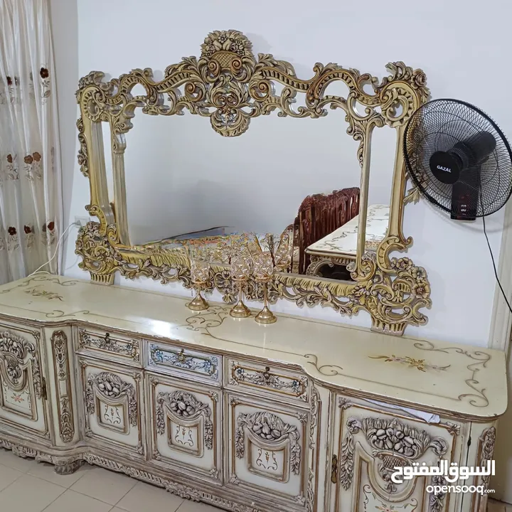 طاوله سفره خشب زان 8 كراسي مع الفضيه والدنسور