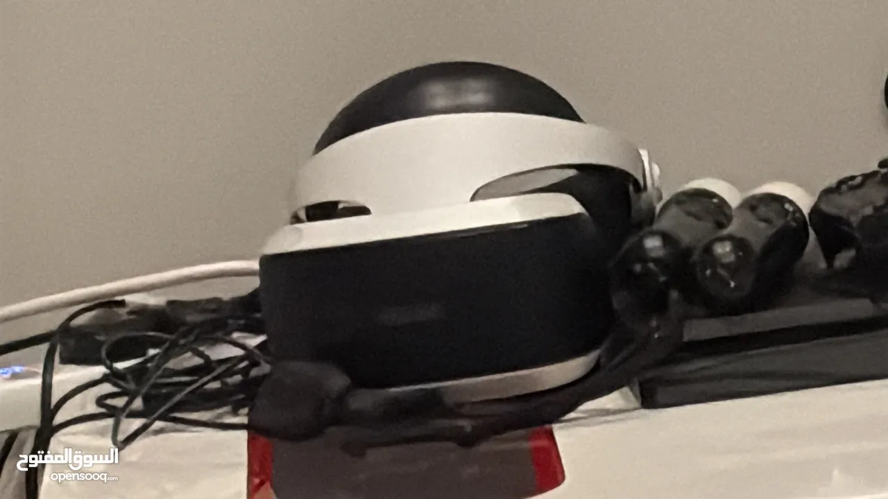 Vr headset perfect condition used since 2021 barely used comes with controllers and box 45 to 50 bhd