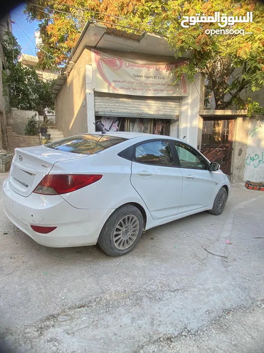 مركبه من نوع هونداي اكسنت 2014المركبه ما شاء الله عنها وضعها ممتاز ولا يوجد فيها اي قص وعظمها ممتاز