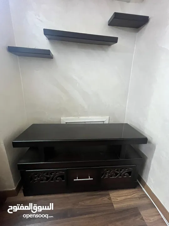 طقم كنب مع طاوله تلفزيون