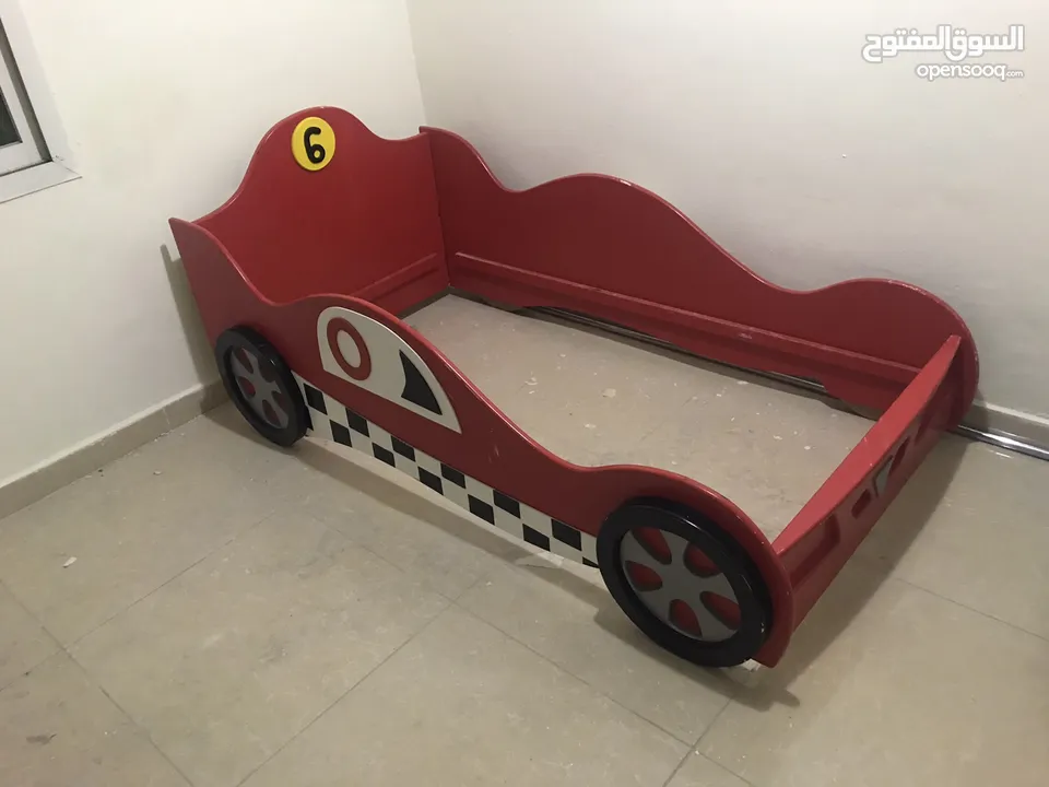 single bed shaped as car     good condition in mahboula