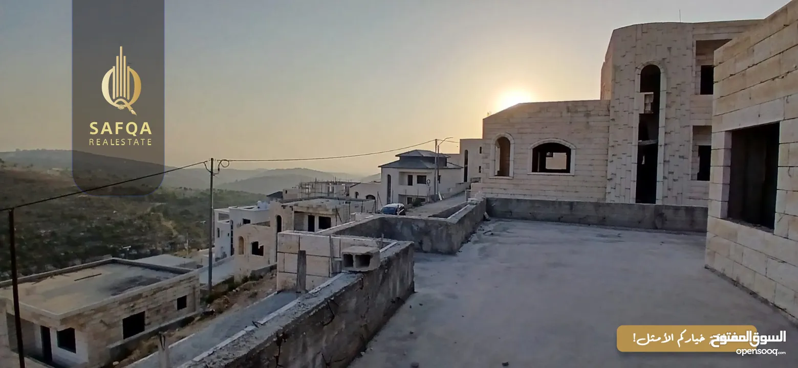 فيلا عظم مستقلة للبيع في اسكان الشرطة  مكونة من طابقين و روف