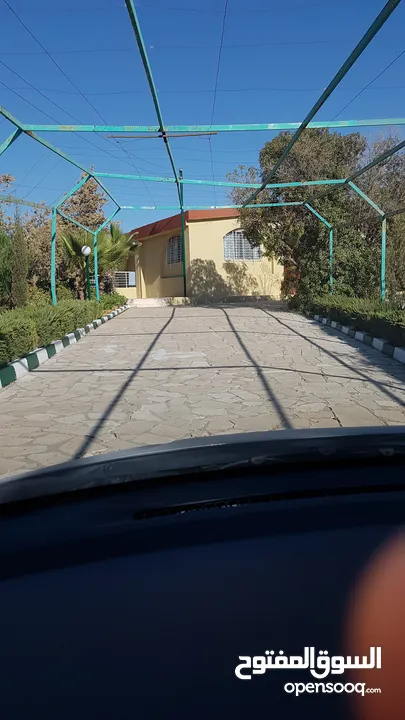 مزرعة للبيع ، بها بيت