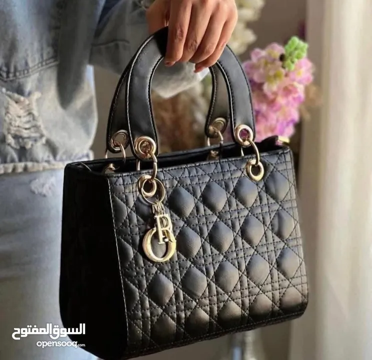 شُنط  ، كواليتي عاليه  نفس الصوره تماماً  احجام مختلفه ومناسبه لجميع الستايلات