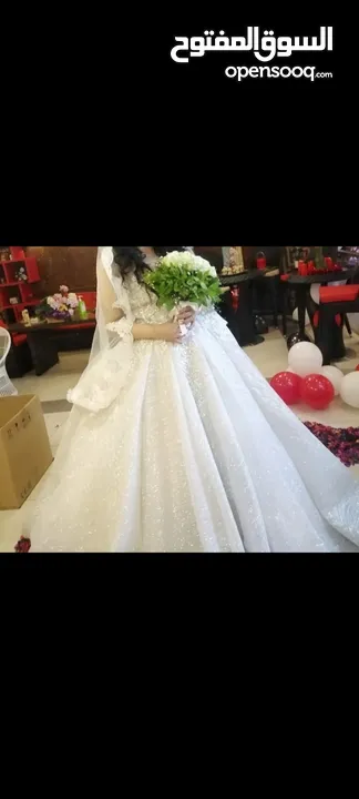 فستان زفاف مع الطرحه والجزمه لبسه واحده فقط 100