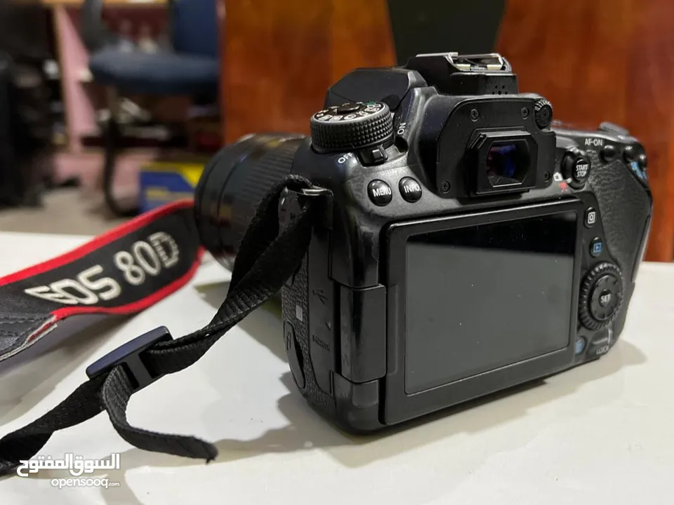 كاميرا كانون 80D مع العدسة الشاملة بسعر مناسب